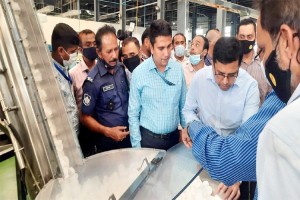 সোনারগাঁয়ে সয়াবিন তেল কারখানায় অভিযান